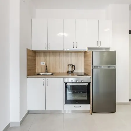 Apartment With Free Parking Tirana